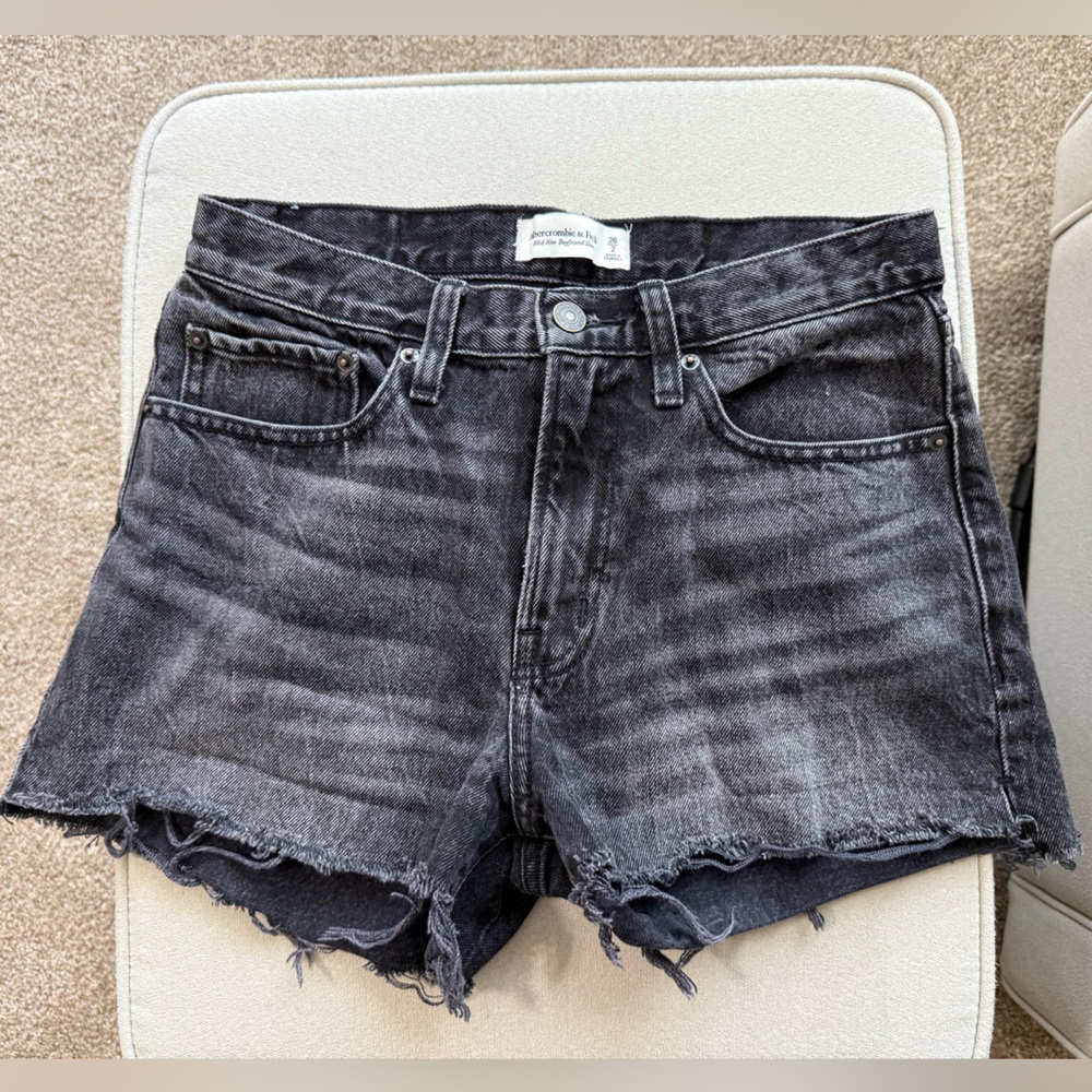 Abercrombie & Fitch Mid Rise Boyfriend Short / Size 26/2